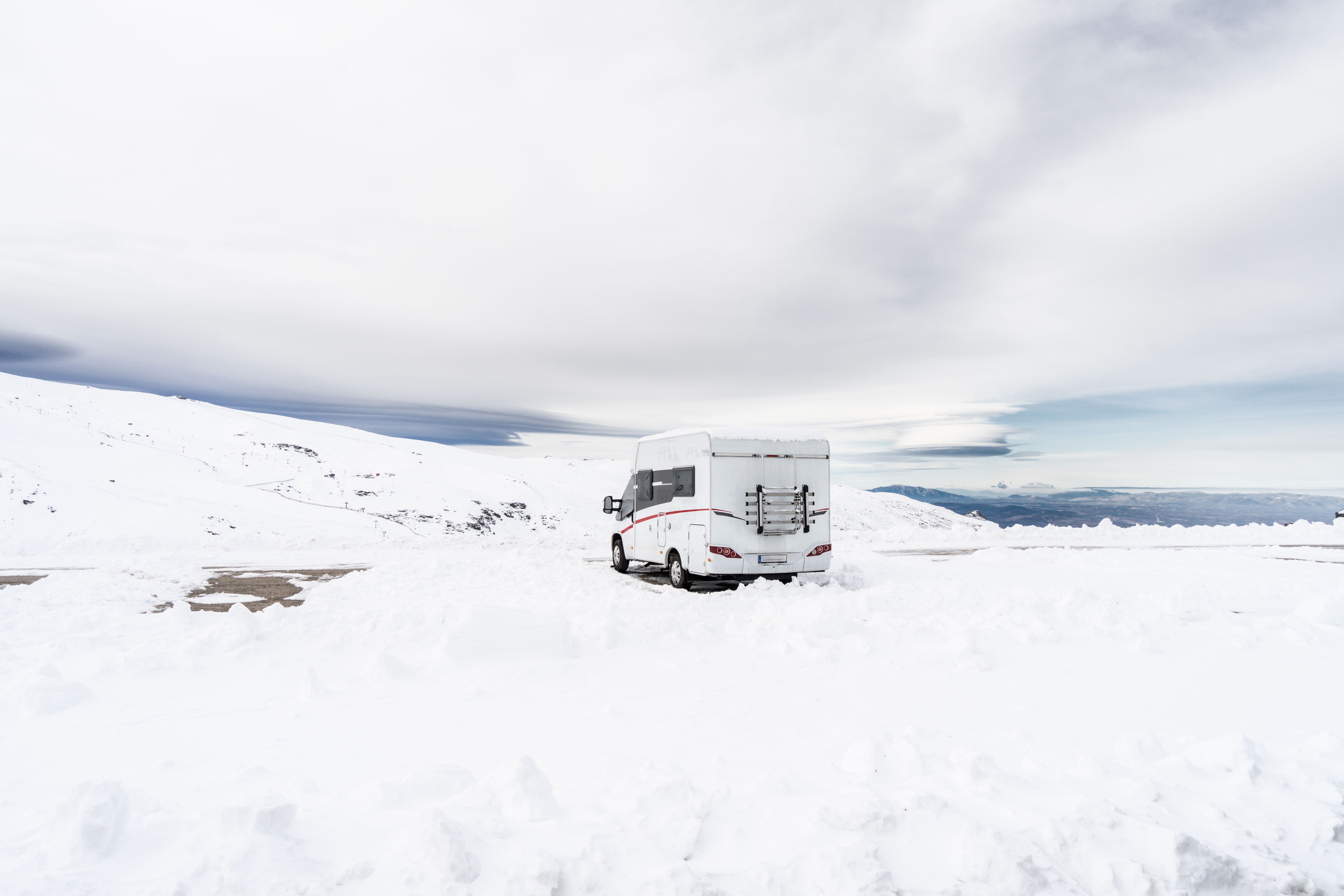 motorhome-at-ski-resort-of-sierra-nevada-2026-03-24-22-12-23-utc